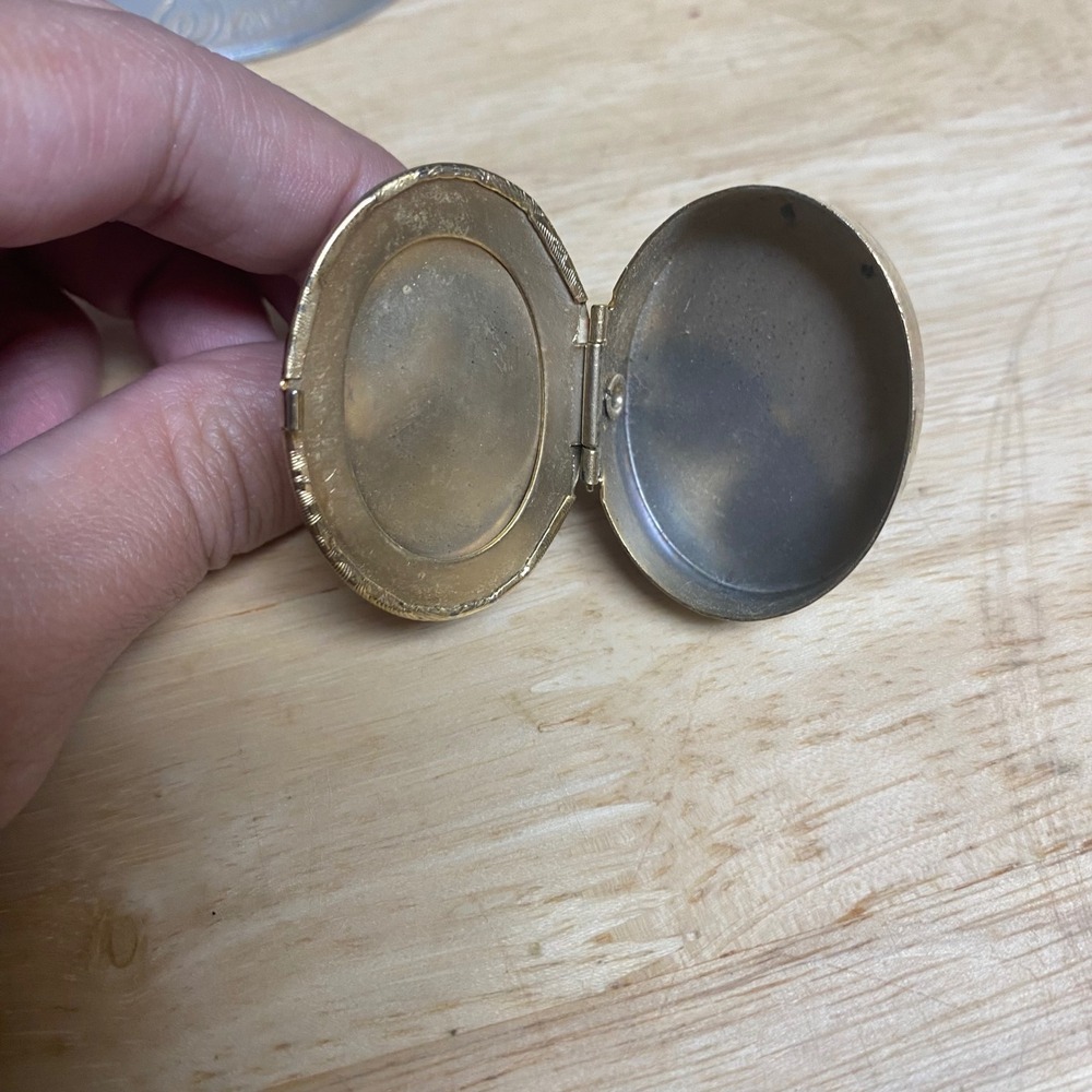 Vintage Pill Box Trinket Case Gold Tone Yellow/Green Cabochon Etched Floral - Picture 8 of 14